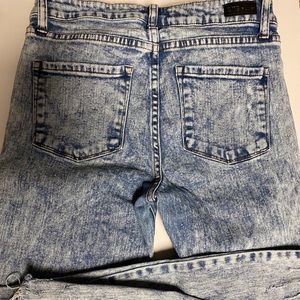 Women’s skinny jeans